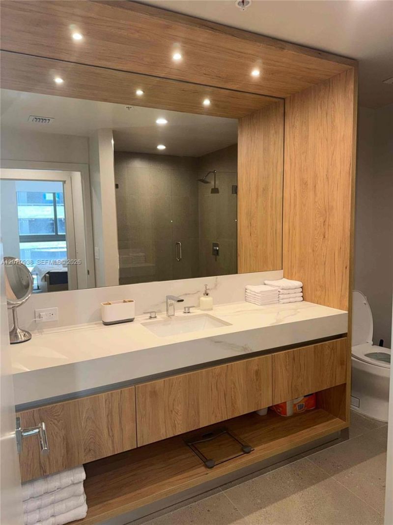 11 NE 6th St , Unit 705, Miami, FL 33132 Photo