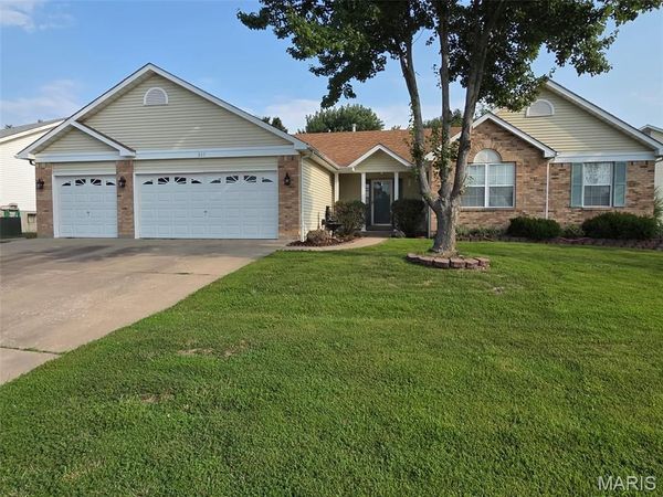 207 Sassafras Parc Drive, O'Fallon, MO 63368