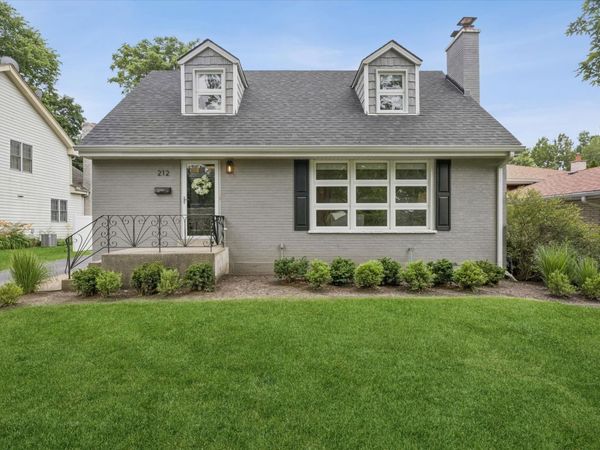 212 N Jackson Road , Clarendon Hills, IL 60514