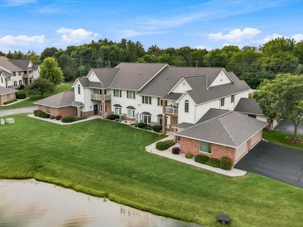 827 Cheyenne AVENUE, Unit D, Grafton, WI 53024