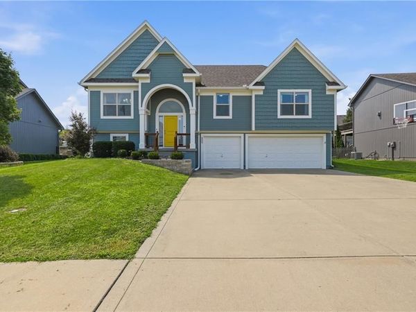 805 Bellflower Lane, Greenwood, MO 64034