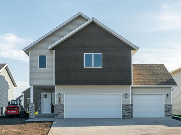 6232 86th Avenue S, Horace, ND 58047