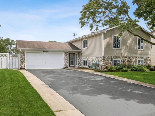 4093 Bayside Drive , Hanover Park, IL 60133