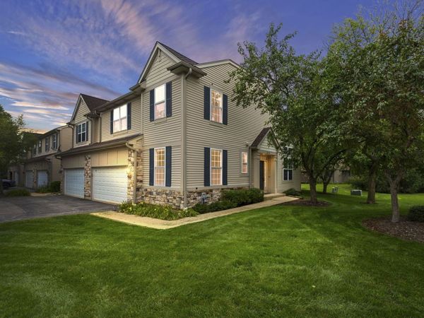 828 Amelia Court, Grayslake, IL 60030