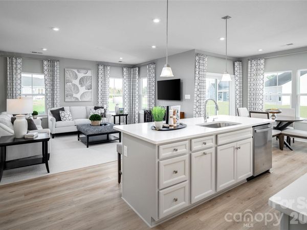 925 Heathway Drive , Charlotte, NC 28213