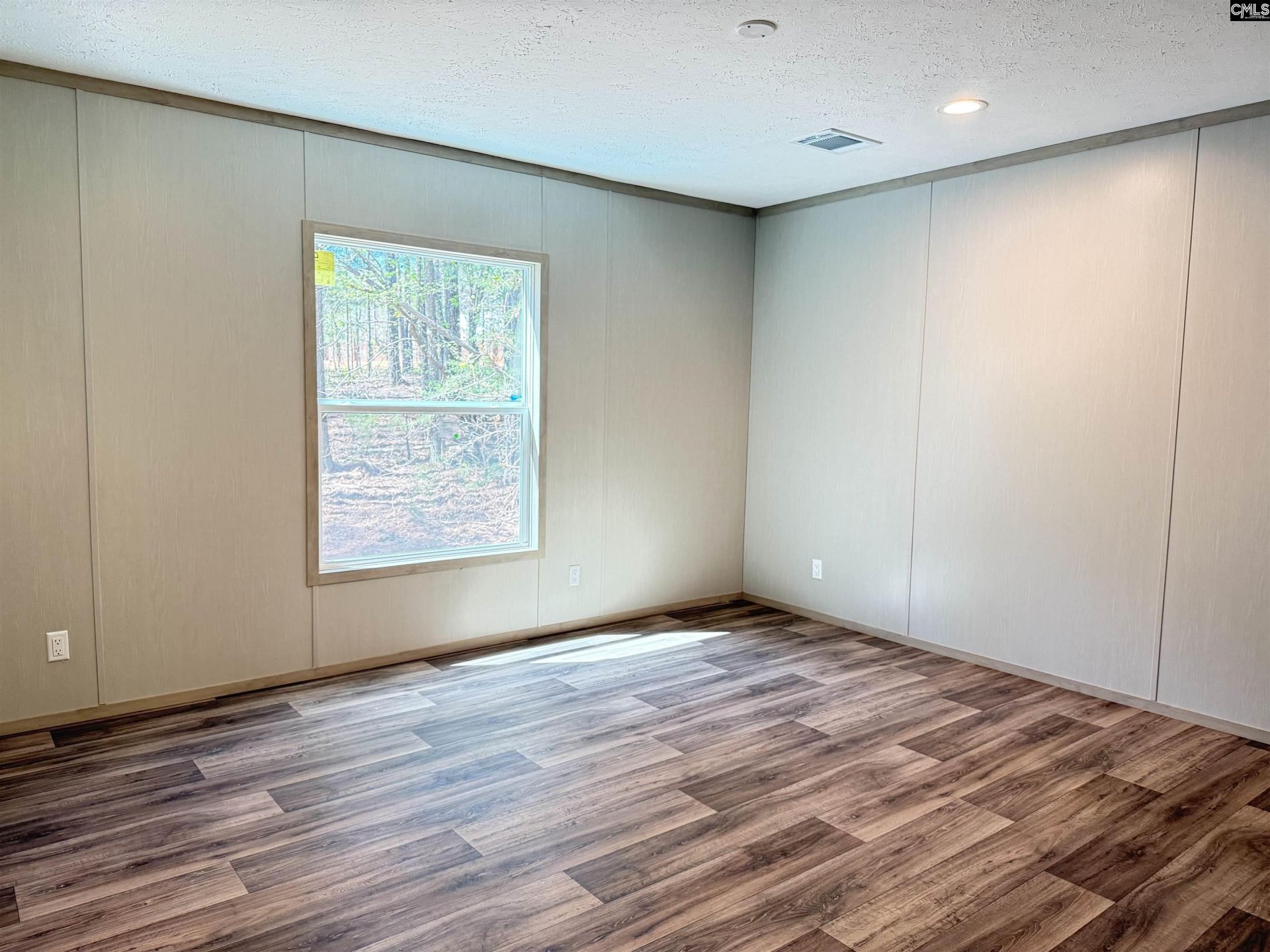 281 Douglas Road Photo 12
