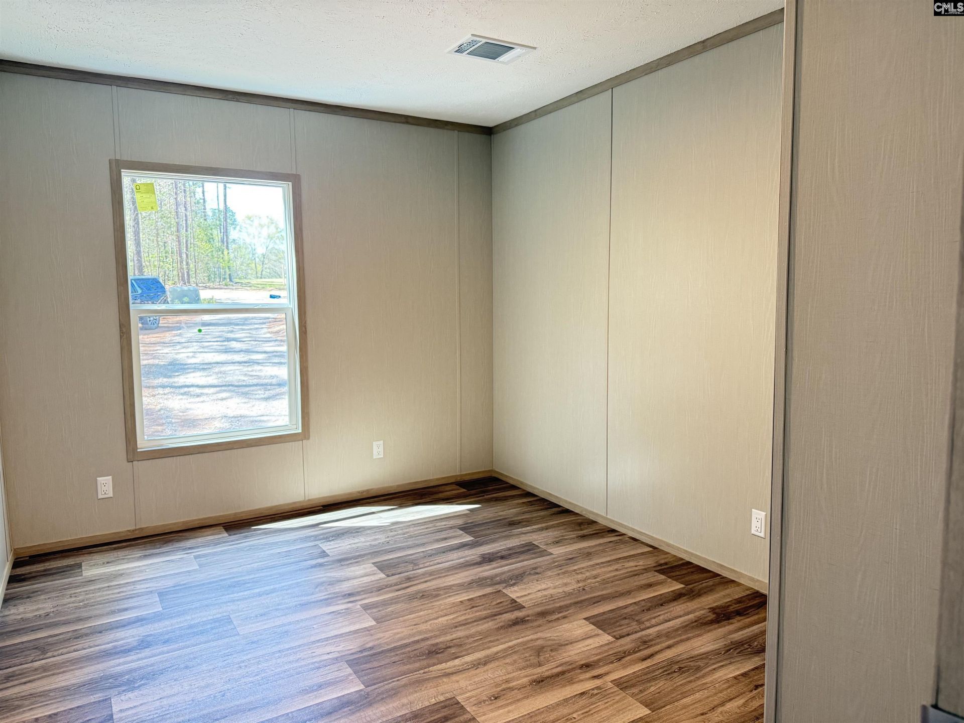 281 Douglas Road Photo 17