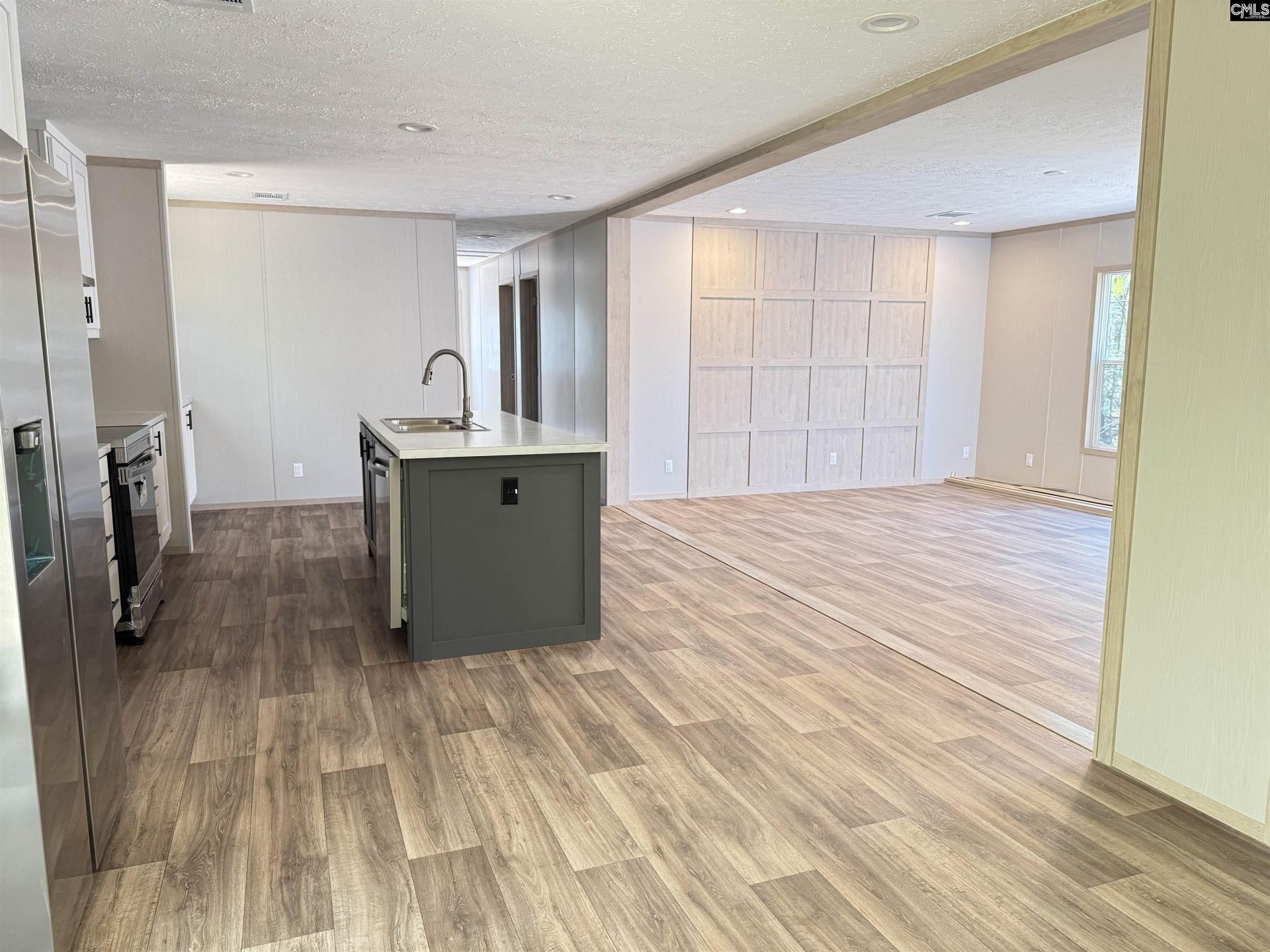 281 Douglas Road Photo 8