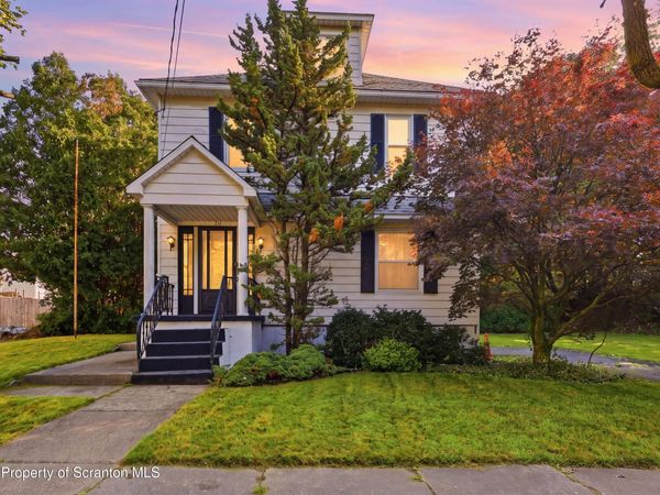 711 Pine Street , Mayfield, PA 18433