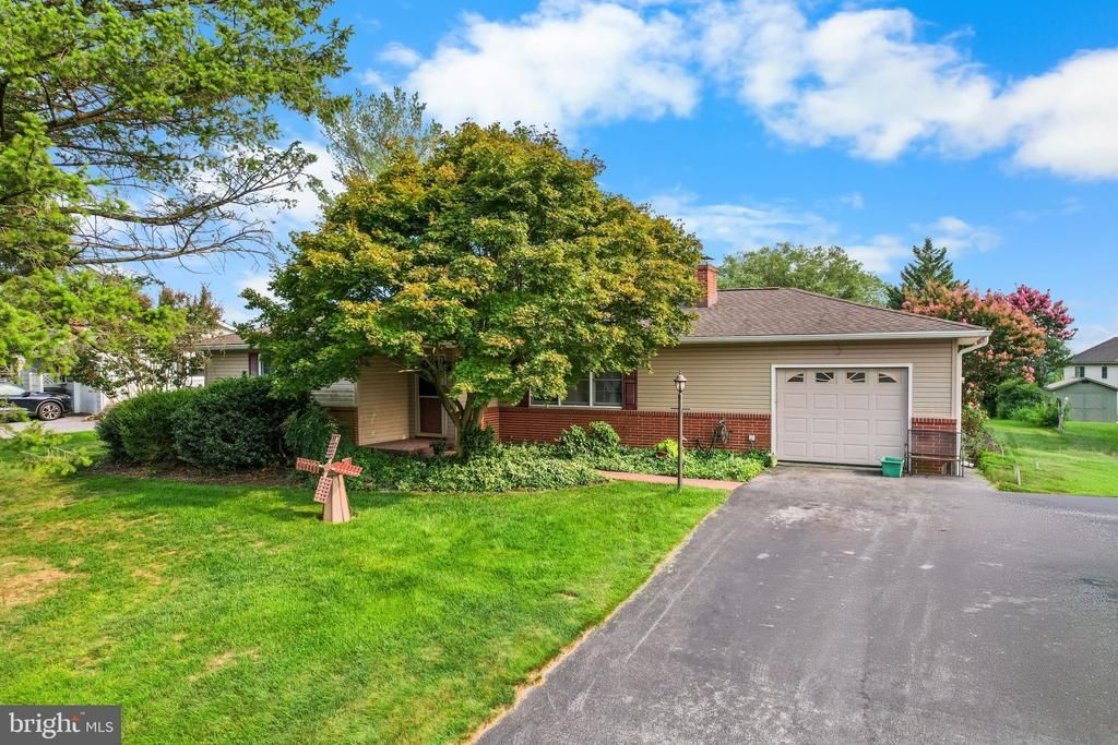 112 REMBRANDT DRIVE, LANCASTER, PA 17603