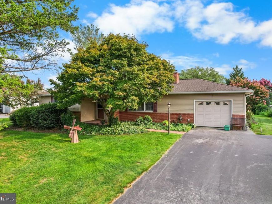 112 Rembrandt Drive, Lancaster, PA 17603 Main Photo