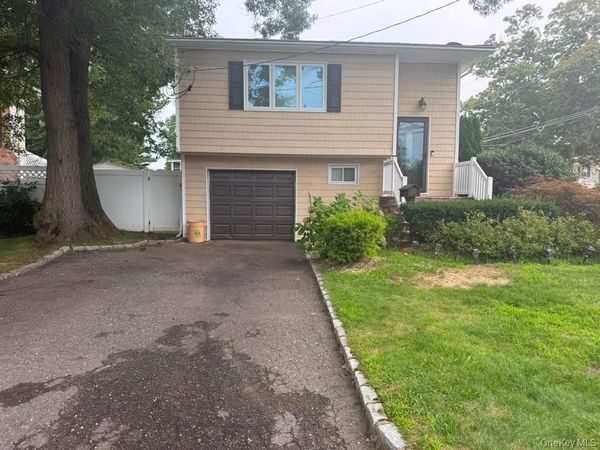 24 California Avenue , Bay Shore, NY 11706