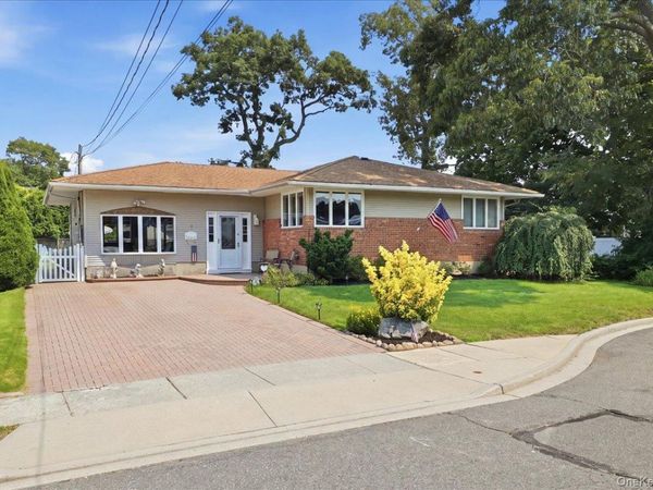2 6th Avenue , Farmingdale, NY 11735