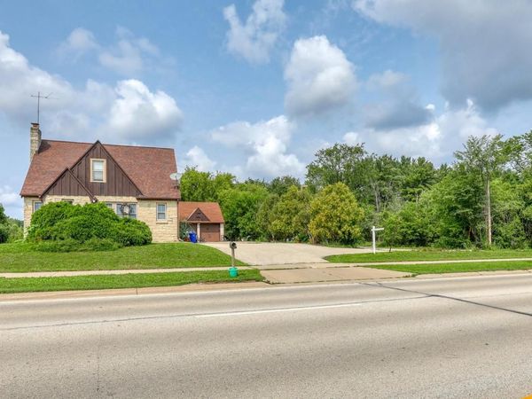 20060 W Greenfield AVENUE, Brookfield, WI 53045