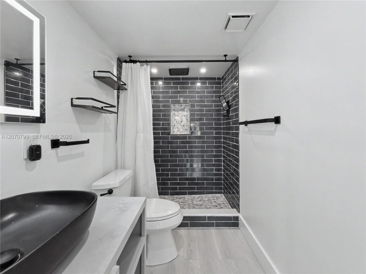 8411 NW 8th St , Unit 102, Miami, FL 33126 Photo