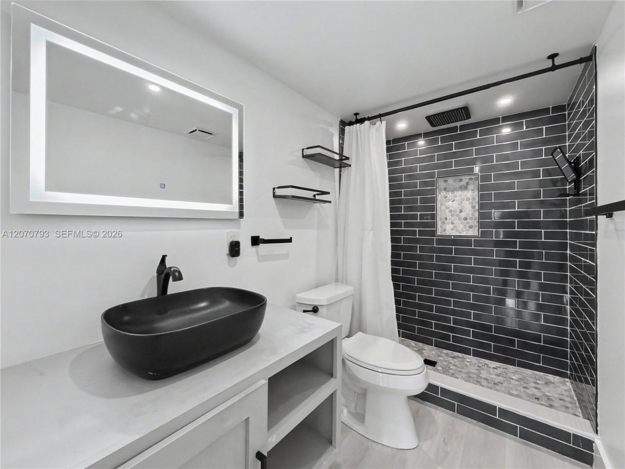 8411 NW 8th St , Unit 102, Miami, FL 33126 Photo
