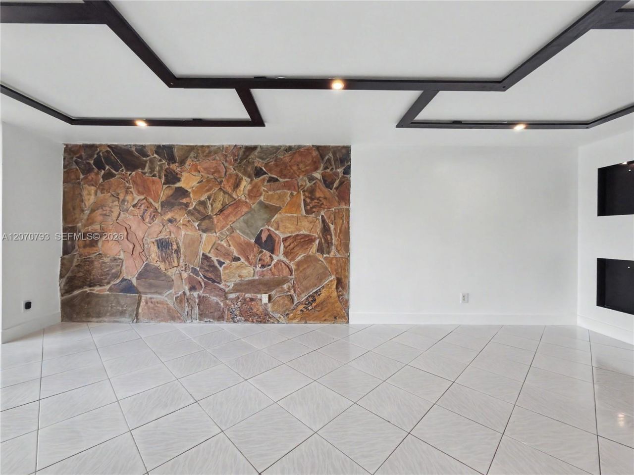 8411 NW 8th St , Unit 102, Miami, FL 33126 Photo