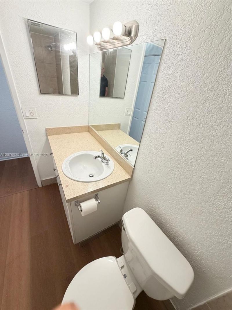 411 Executive Center Dr , Unit 109, West Palm Beach, FL 33401 Photo