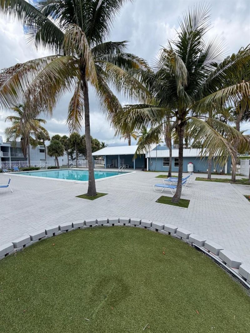 411 Executive Center Dr , Unit 109, West Palm Beach, FL 33401 Photo