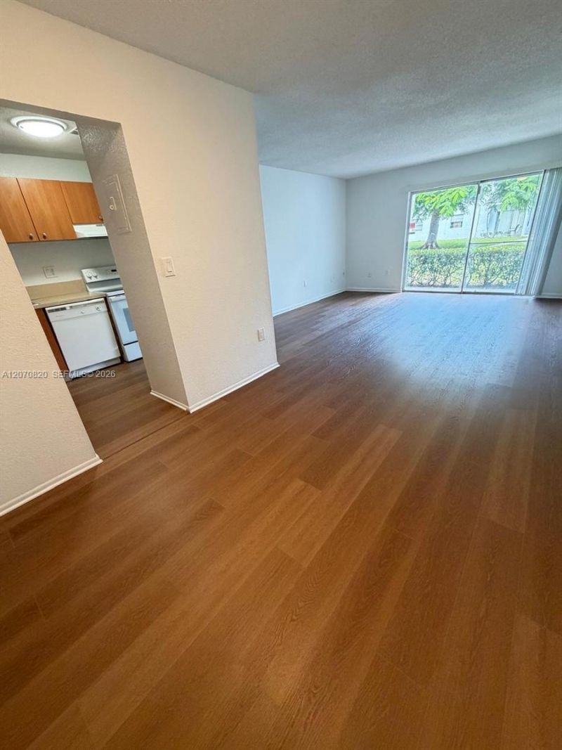 411 Executive Center Dr , Unit 109, West Palm Beach, FL 33401 Photo