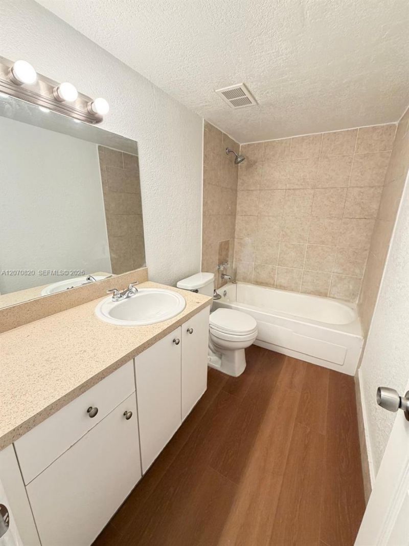 411 Executive Center Dr , Unit 109, West Palm Beach, FL 33401 Photo