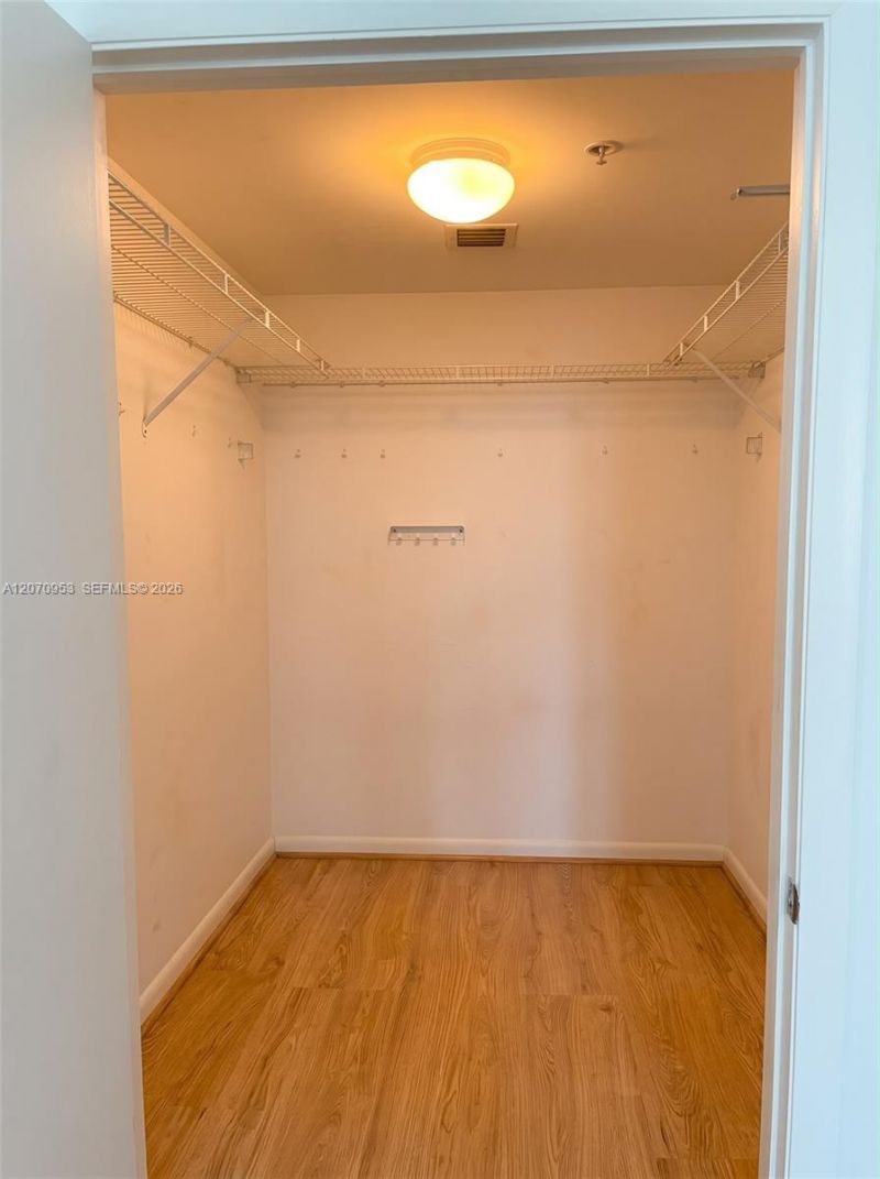 253 NE 2nd St , Unit 902, Miami, FL 33132 Photo
