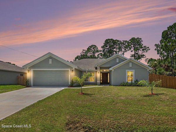 556 Trumpet Street SW, Palm Bay, FL 32908