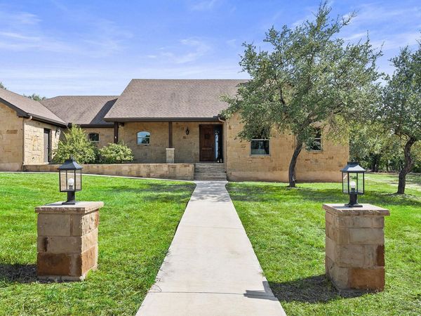 103 Creekside TRL, Spicewood, TX 78669