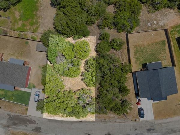 2513 Creekview Drive, Granbury, TX 76048