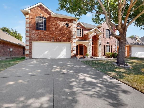 5919 Ridgeway Drive, Grand Prairie, TX 75052