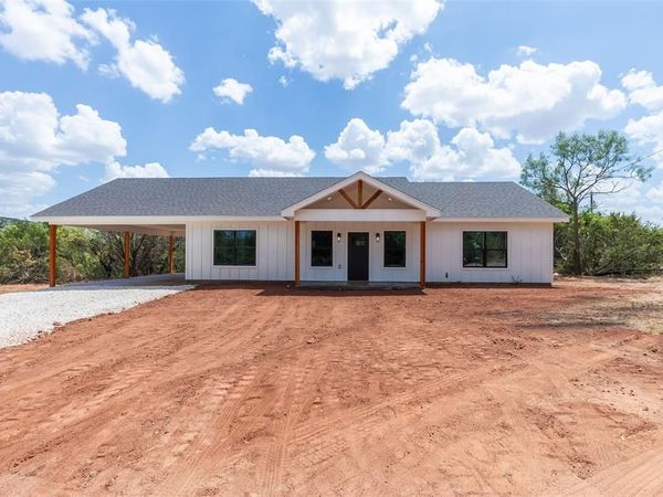 233 Britton Avenue, Ovalo, TX 79541