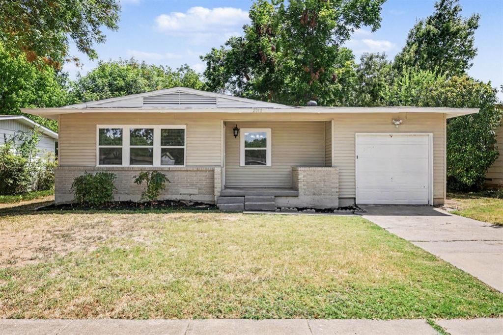 2010 Glenhaven Street, Arlington, TX 76010 Main Photo