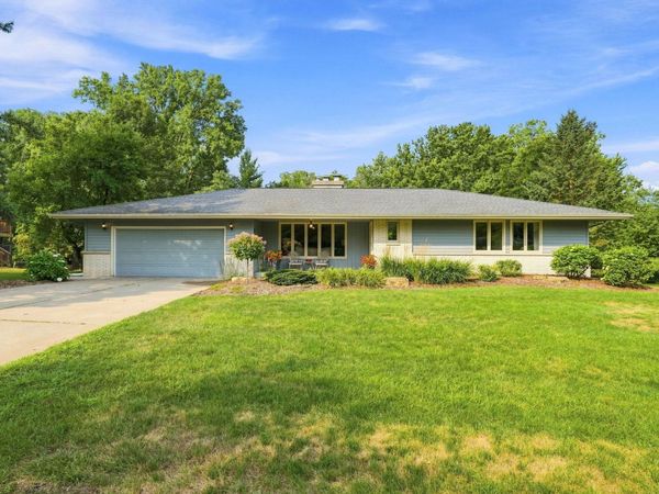 813 Everett Drive, Stillwater, MN 55082