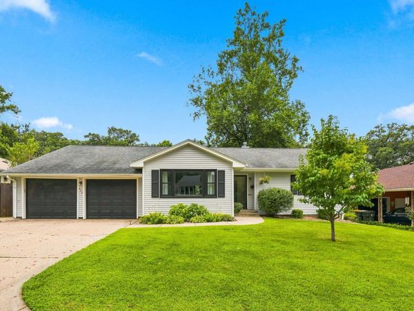 222 HILLCREST Drive , Geneseo, IL 61254