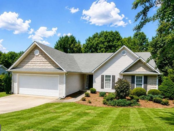 8790 Baycreek Ln, Gainesville, GA 30506