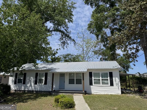 10 Grove St, Hazlehurst, GA 31539