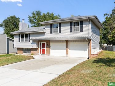 15107 Versaille Street, Bellevue, NE 68123