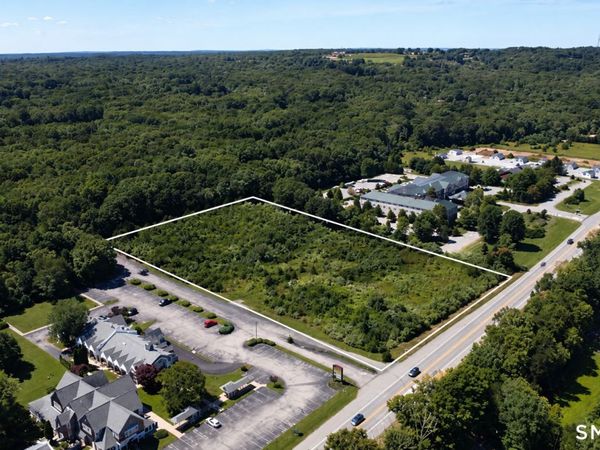 399 Norwich Westerly, North Stonington, CT 06359