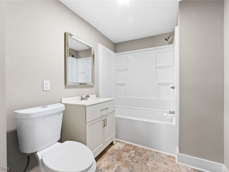 677 Eastland Avenue, Akron, OH 44305 Photo 12