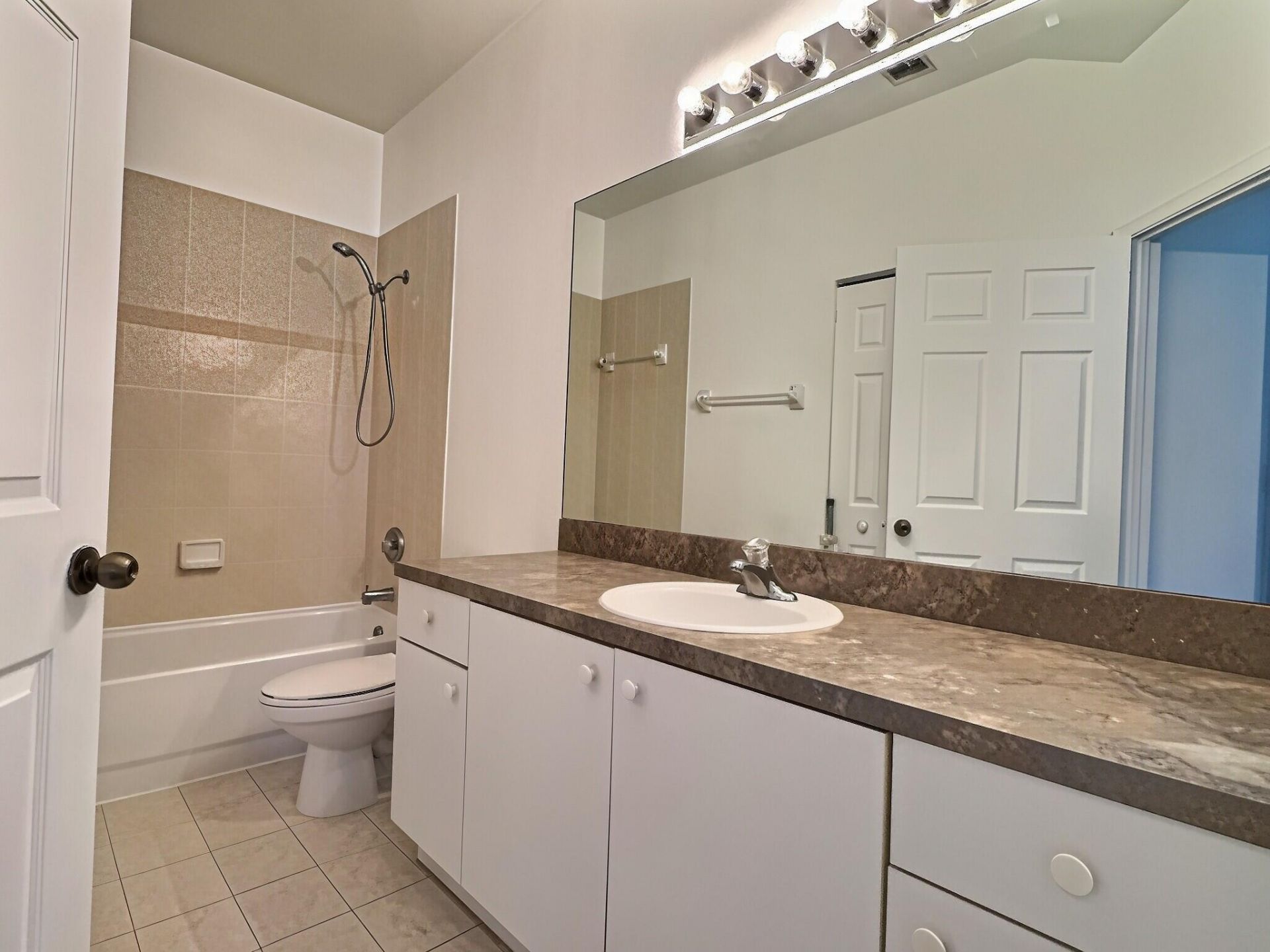 8833 S Isles Circle, Unit 8833, Tamarac, FL 33321 Photo