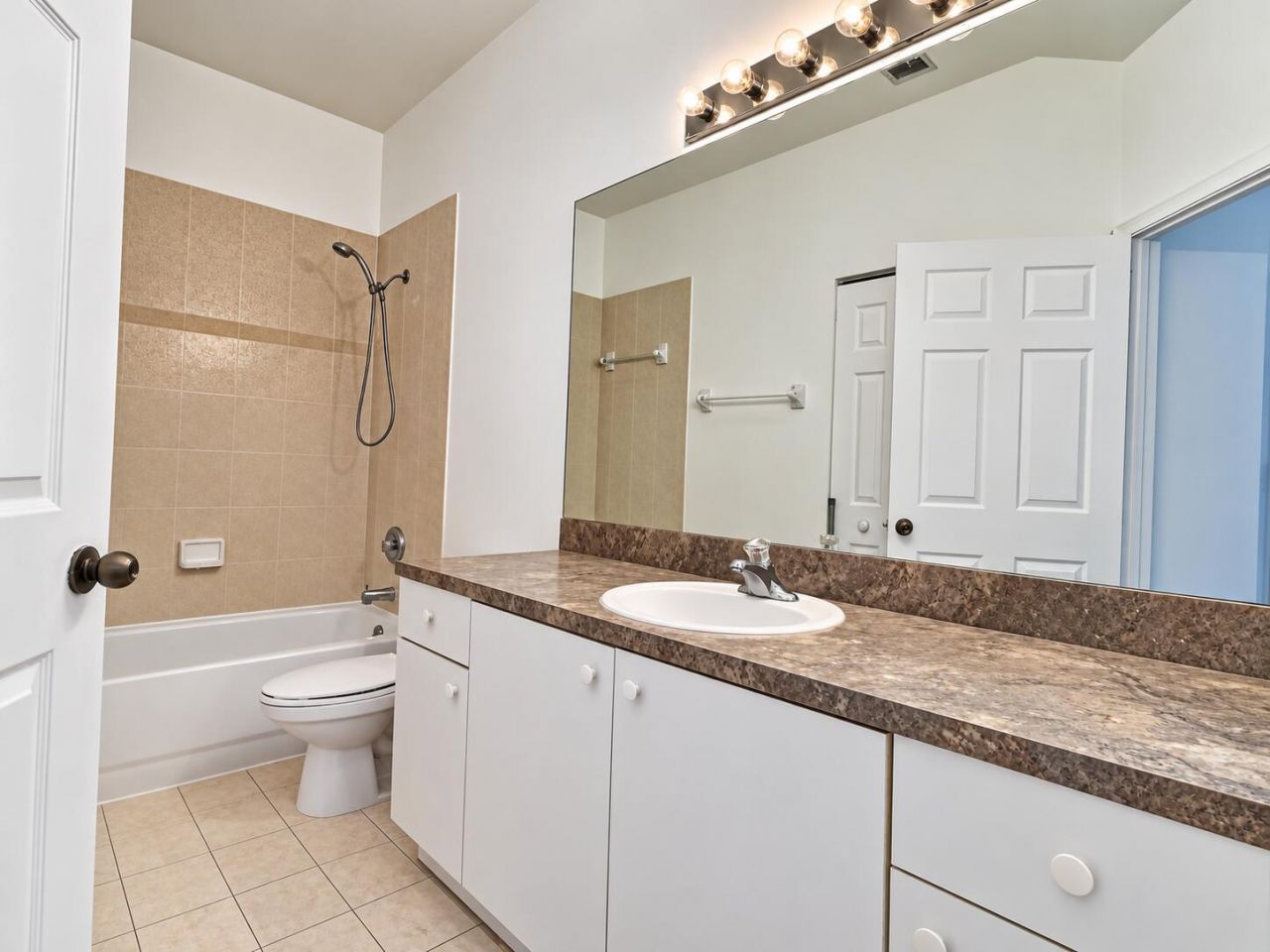 8833 S Isles Circle, Unit 8833, Tamarac, FL 33321 Photo
