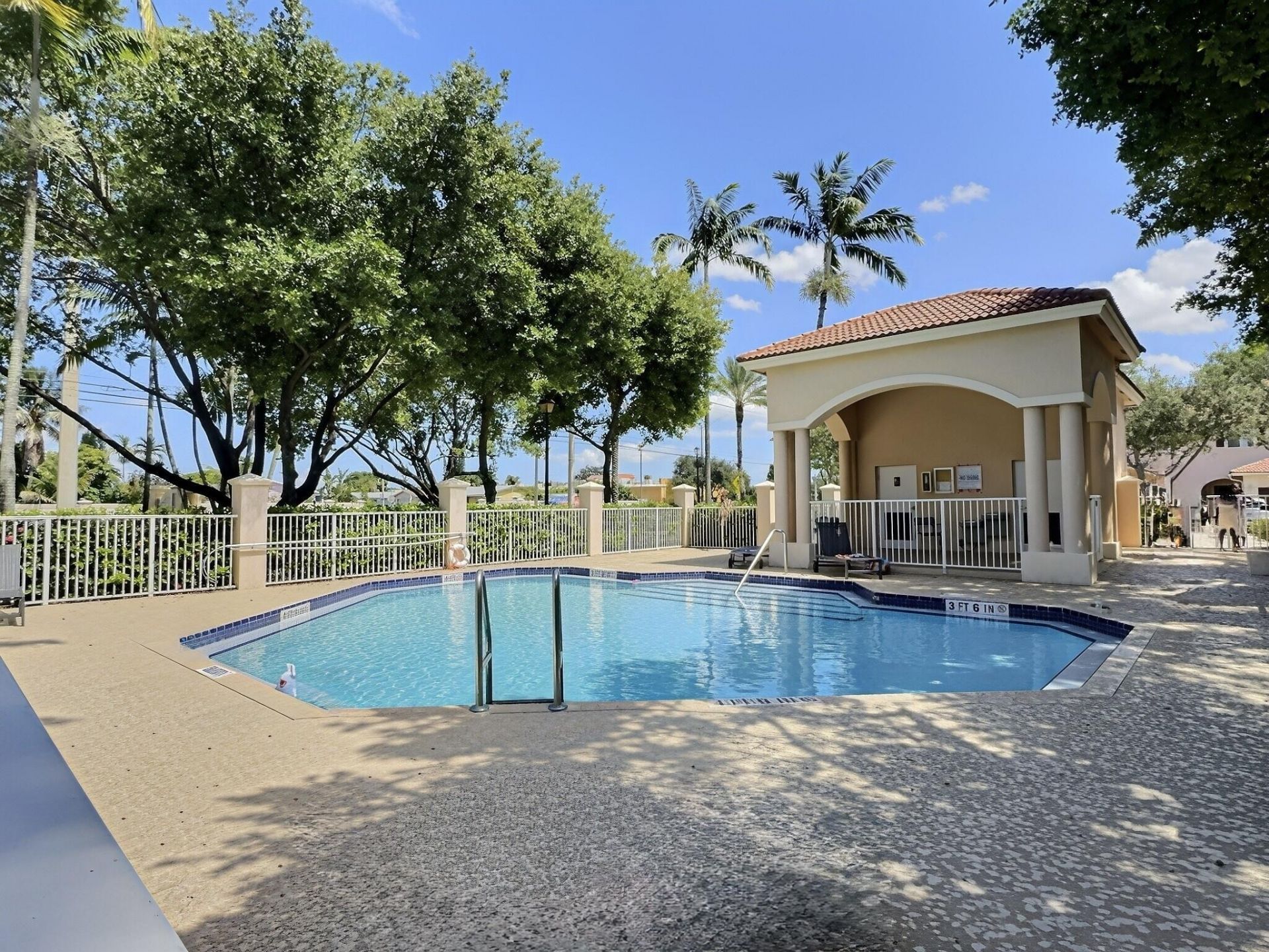 8833 S Isles Circle, Unit 8833, Tamarac, FL 33321 Photo