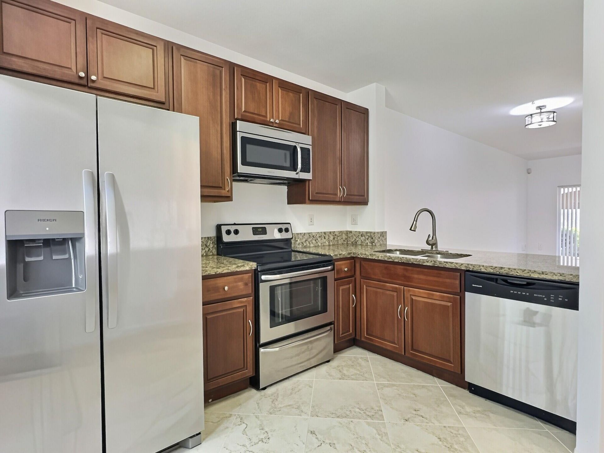 8833 S Isles Circle, Unit 8833, Tamarac, FL 33321 Photo