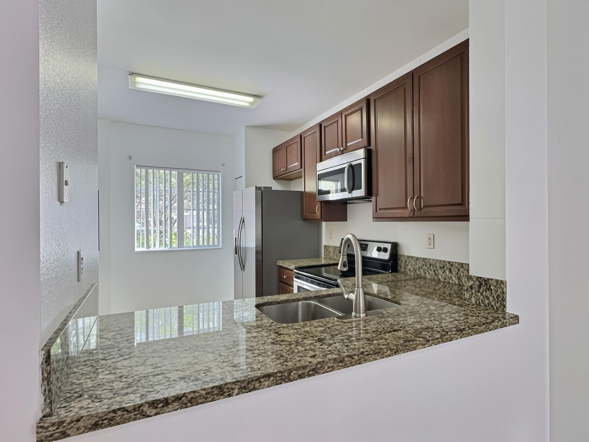 8833 S Isles Circle, Unit 8833, Tamarac, FL 33321 Photo