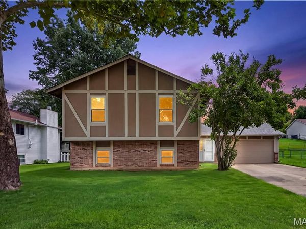 1719 Foxglove Drive, St Charles, MO 63303