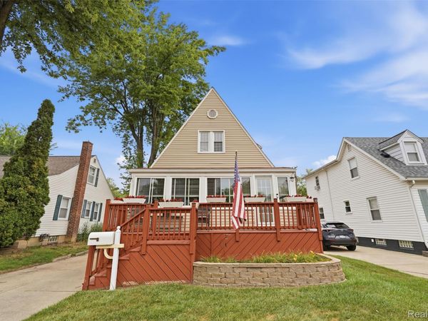 1998 Columbia Road, Berkley, Mi 48072