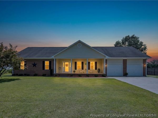 1916 Pineville Drive, Hope Mills, NC 28348