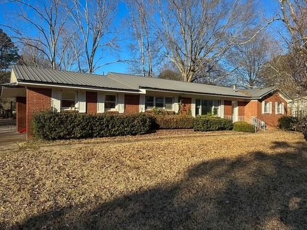 1077 Hwy 6 W, Batesville, MS 38606