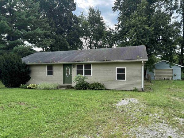 102 E Davidson Street, Staunton, IN 47881