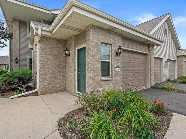 18650 Emerald CIRCLE, Unit E, Brookfield, WI 53045